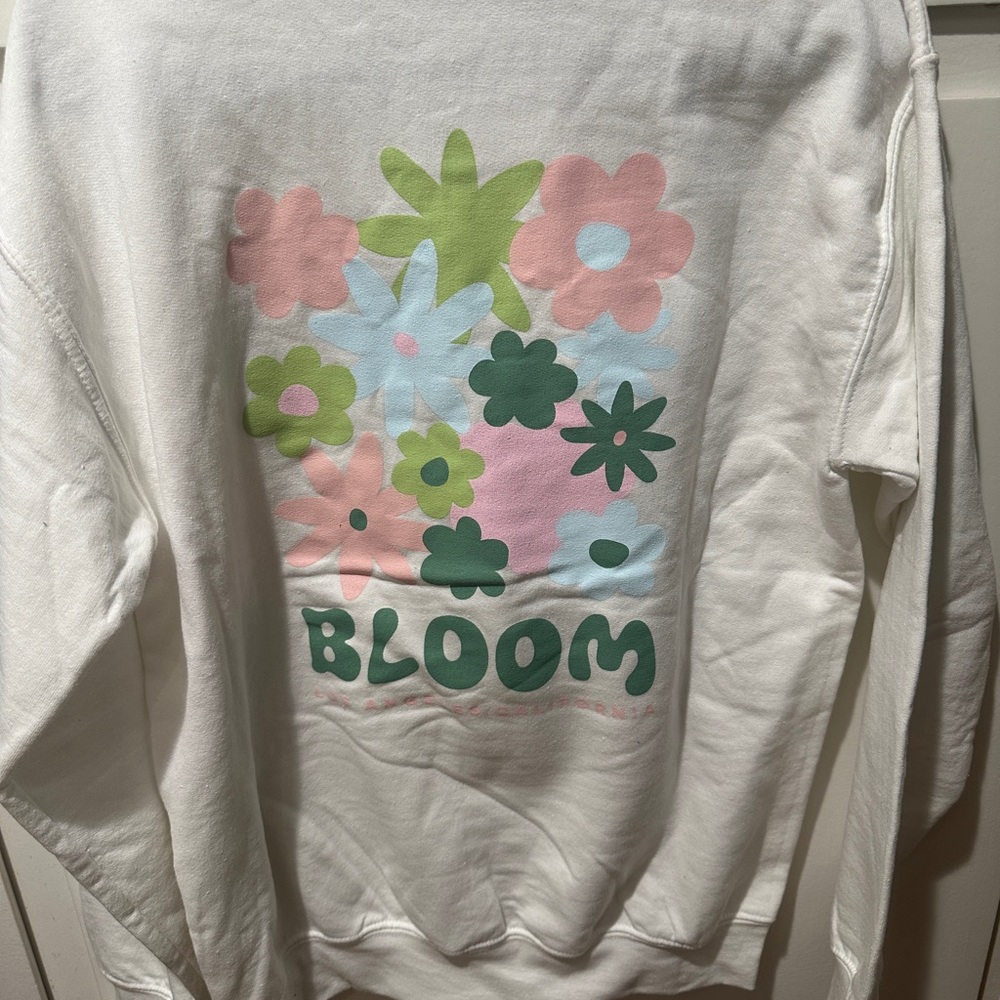 Bloom Nutrition Merch - White Floral Sweatshirt